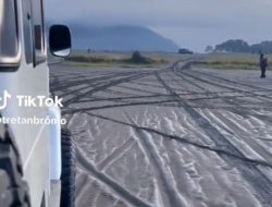Wow, Bromo Semakin Indah dengan Salju