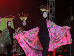 Fashion Show Batik Khas Warnai Penutupan Semipro 2024 