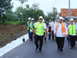 Tinjau Ruas Jalan Senilai Rp 8,3 M