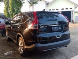Mobil Dinas Sekda Situbondo, Diduga Menggunakan Pelat Nopol Palsu 