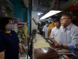 Mendag Zulhas Pantau Pasar, Bakal Kemas Migor Curah Rp 14 Ribu Per Liter