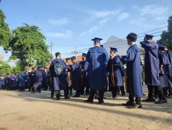 Rektor Unuja Mewisuda 1.115 Mahasiswa