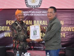 Dhafir Daftarkan Caleg PKB Bondowoso, Dikawal Ratusan Pendukung