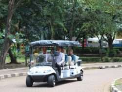 Kurangi Emisi Karbon, Sumbang Mobil Golf Listrik ke Ragunan