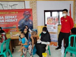 Vaksinasi BIN di Gebangan Krejengan, Warga Dapat Beras dan Mi Instan