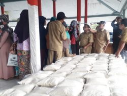 Pj Bupati Bondowoso Apresiasi Pengusaha Tembakau Bagikan Bantuan untuk Ribuan Warga