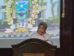 Anggota DPRD Bangga Nyanyikan Lagu Kabupaten Probolinggo Istimewa dalam Rapat Paripurna