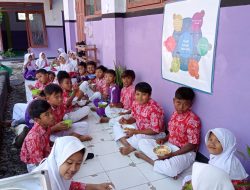 Lestarikan Tradisi, Murid SD Santap Bubur Suro Sambut Tahun Baru Islam