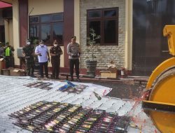 Operasi Selama Ramadan, Polres Probolinggo Musnahkan Ribuan Botol Miras