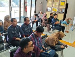 Mas Zulmi dan Haji Rasit Antri Urus SKCK di Mapolres Probolinggo
