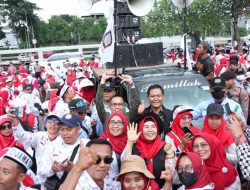 Amri Minta Mendikbud Hargai Jasa Guru