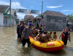Banjir Rob Terjang Kalibuntu, Warga Dievakuasi Polisi