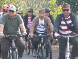 Gowes Sambil Pantau Perbaikan Jalan Rusak, Kraksaan-Besuk Probolinggo Sudah Enak