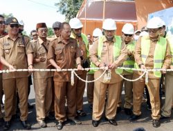 Wabup Probolinggo Minta Pemborong Tidak Berjudi Pengerjaan Jalan