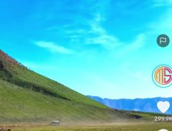 Bromo Mulai Menghijau di Bawah Langit yang Biru