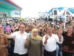 Cagub Jatim Khofifah Datangi Pabrik Percetakan
