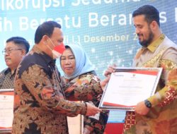 Wali Kota Probolinggo Terima Penghargaan dari Ketua KPK