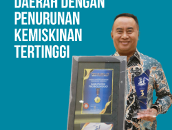 Turunkan Angka Kemiskinan, Pj Bupati Probolinggo Terima Penghargaan