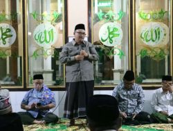 Plt Bupati Probolinggo Tarawih Ke-23 di Paiton, Keutamaannya Dibangunkan Kota di Surga