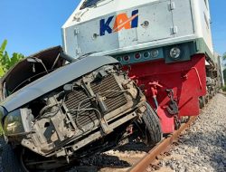 LGX Tertabrak Kereta, Empat Bu Nyai Meninggal Dunia