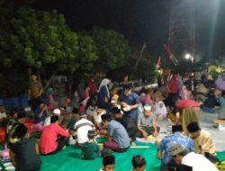 Malam 17-an, Ratusan Warga Kebonagung Makan Bersama