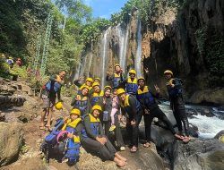 Menikmati Arung Jeram Pekalen Rafting, Menembus Air Terjun Bidadari