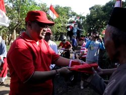 Bagikan Bendera Merah Putih, Plt Bupati Resmikan WHJR Forest