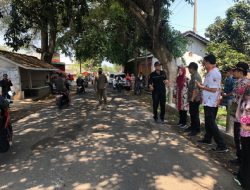 Lagi Melintas, Pj Bupati Minta Jalan Berlubang Dekat Pasar Pujer Ditambal Sulam Langsung