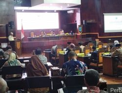 Eksekutif Jawab PU Fraksi dalam Paripurna RAPBD 2025