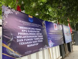 LSM dan Ormas Ramai-ramai Kirim Karangan Bunga dan Baliho untuk KPU Kabupaten Probolinggo