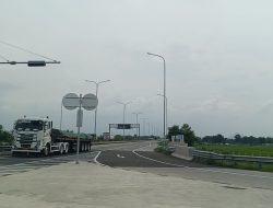 Sejumlah Jalan Rusak Akibat Truk Proyek Tol Langgar Tonase di Probolinggo