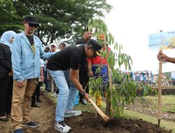 Wali Kota Malang Peringati Hari Pahlawan dengan Tanam 1.000 Pohon Durian