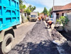 Dinas PUPR Cepat Tanggap Perbaiki Jalan Rusak di Tambakrejo Lumbang, Ajak Masyarakat Turut Menjaga