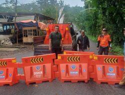 Longsor, Jalur Segaran-Tiris Ditutup untuk Kendaraan Roda Empat