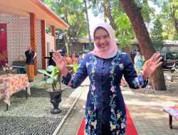 Fashion Show Batik di Hutaka Berlangsung Meriah