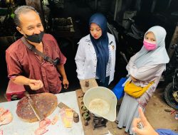 Dini Rahmania Belanja di Pasar Besuk, Bawa 200 Kader