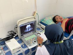 Wujudkan Pemerataan Layanan, Dinkes Kabupaten Probolinggo Boyong Dokter Spesialis Hingga X-Ray ke Pulau Gili Ketapang