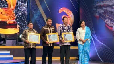 Gus Haris Terima East Java Maritime Awards 2026 atas Program Konservasi Laut Probolinggo