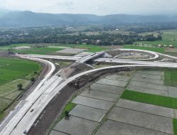 Perbaikan Jembatan Matikan Picu Kemacetan, Warga dan DPRD Desak Tol Prosiwangi Dibuka Sementara