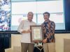Cegah Terorisme dan Radikalisme Bersama Densus 88, Wali Kota Surabaya Terima Penghargaan dari Kapolri