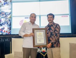 Cegah Terorisme dan Radikalisme Bersama Densus 88, Wali Kota Surabaya Terima Penghargaan dari Kapolri