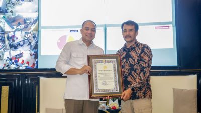 Cegah Terorisme dan Radikalisme Bersama Densus 88, Wali Kota Surabaya Terima Penghargaan dari Kapolri