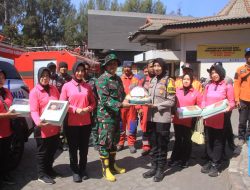 Polres Probolinggo dan Bhayangkari Salurkan Bantuan untuk Relawan Karhutla TNBTS di Bromo