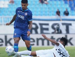 Arema FC Tahan Imbang Bhayangkara Presisi Lampung FC 2-2, Kedua Pelatih Tak Puas