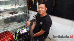 Cerita Rendy Nekat Buka Bengkel Khusus Sepeda Motor Listrik di Kota Malang