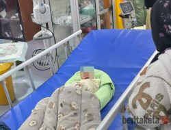 Warga Sukun Malang Digegerkan Penemuan Bayi Perempuan dalam Kardus, Polisi Lakukan Penyelidikan Intensif
