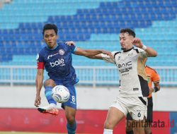 Arema FC Menang Telak 4-0 Atas Dewa United, Momentum Angkat Kepercayaan Diri Pemain